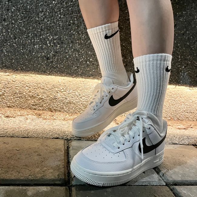 逢甲福星NIKE WMNS AIR FORCE 1 07 LE 女休閒鞋白色- O2Gether